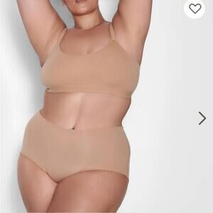 Skims seamless fits everybody boy short pantie‎